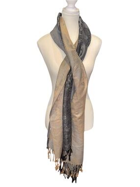 Reversible scarf shawl